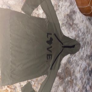 5 long sleeve shirts four of them say live for the earth and one is just pink.